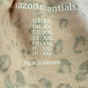 Amazon Essentials Women's Animal Print Pajama Set